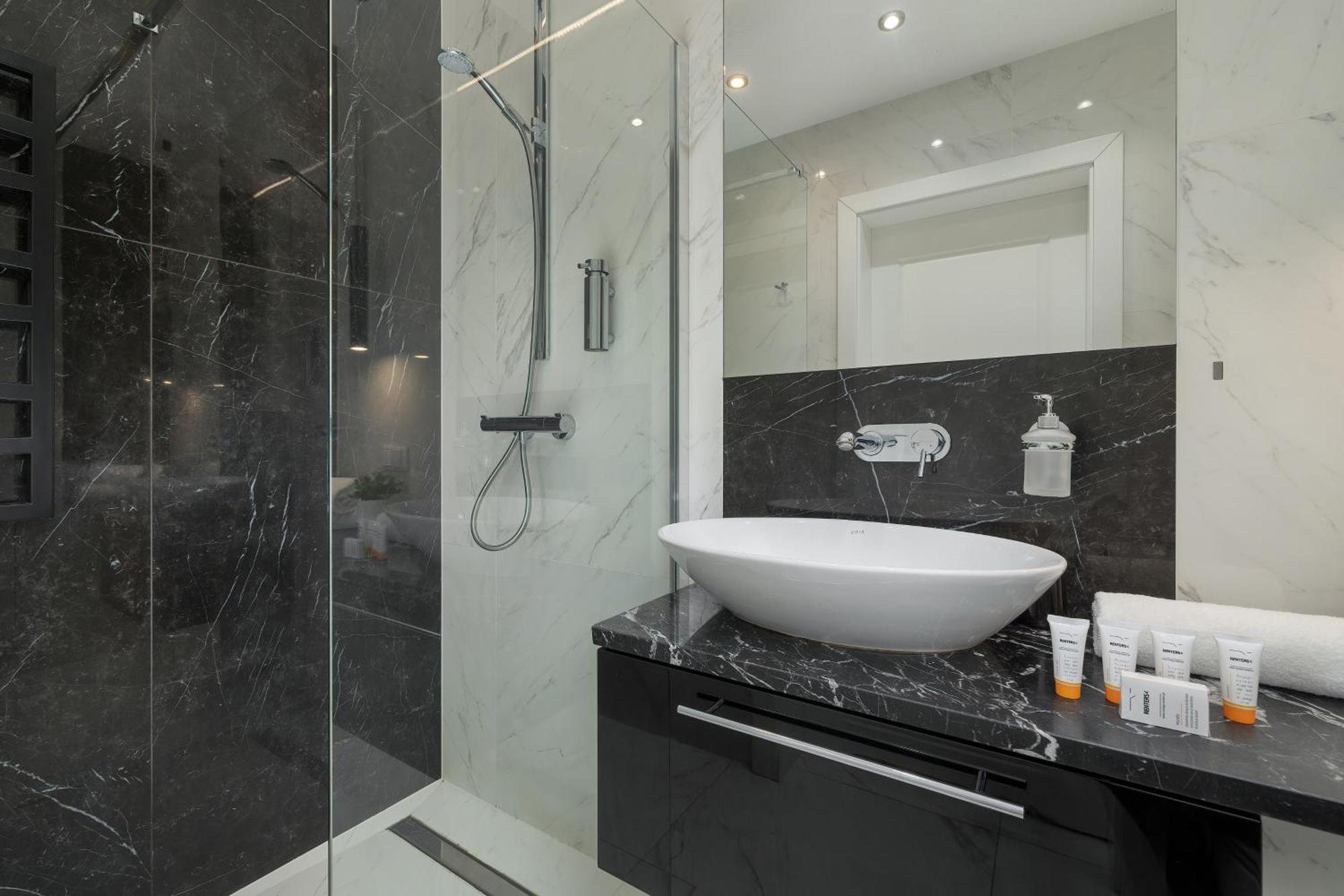 Modern & Comfy Apartment Rakowicka 6 Cracow By Renters Cracovie Extérieur photo