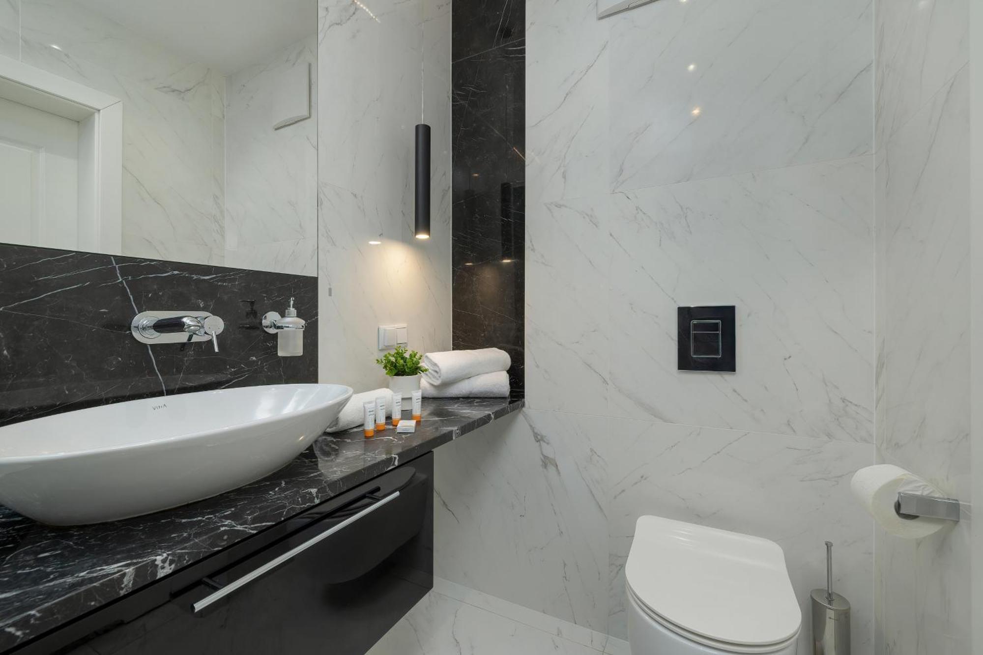 Modern & Comfy Apartment Rakowicka 6 Cracow By Renters Cracovie Extérieur photo